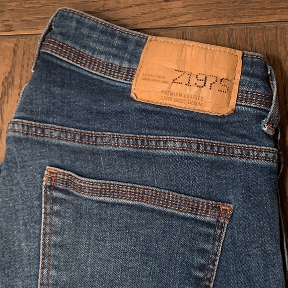 Zara distressed darker wash jeans - Picture 2 of 2